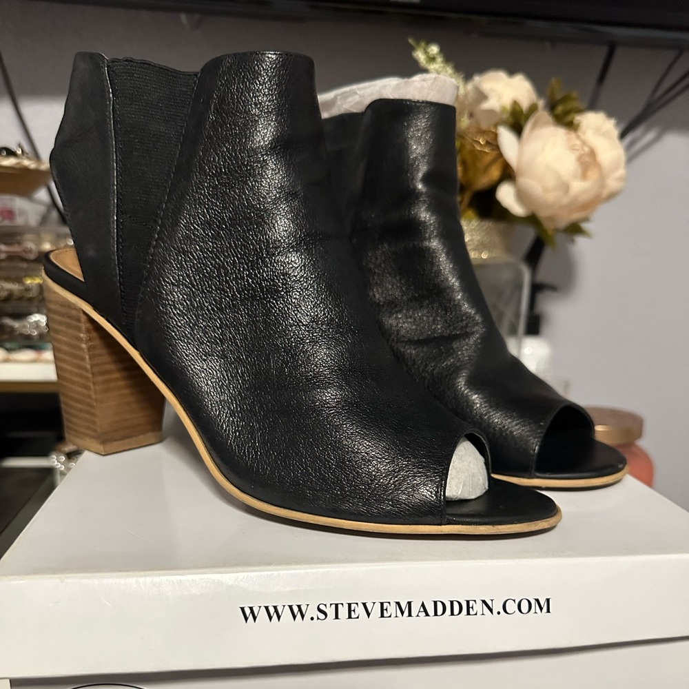 Steve Madden Nobel black peep toe 4in heels